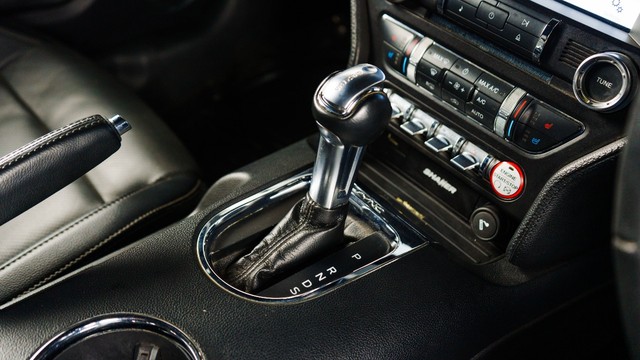 Second-hand 2017 Ford Mustang V8 for sale in New Delhi-17