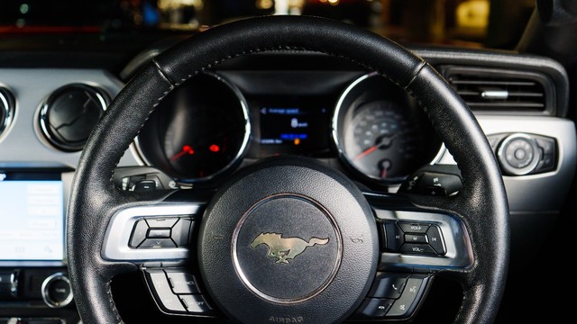 Second-hand 2017 Ford Mustang V8 for sale in New Delhi-8