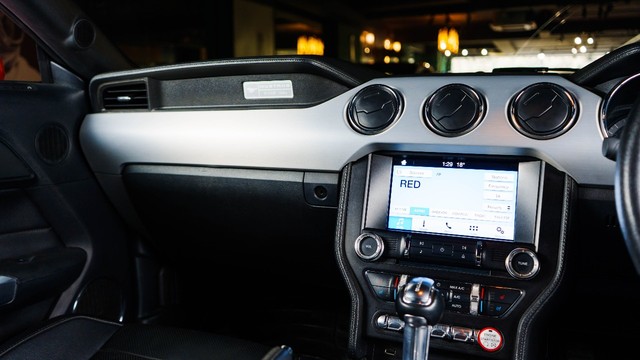 Second-hand 2017 Ford Mustang V8 for sale in New Delhi-14