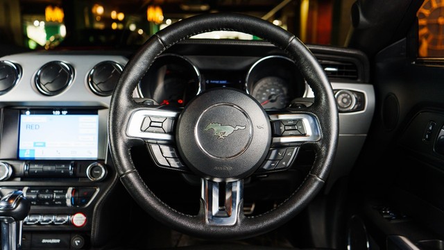 Second-hand 2017 Ford Mustang V8 for sale in New Delhi-10