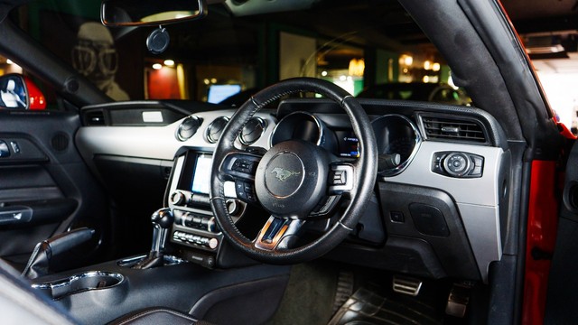 Second-hand 2017 Ford Mustang V8 for sale in New Delhi-16