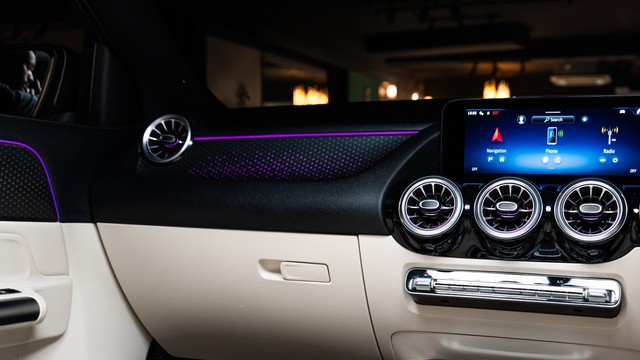 Second-hand 2024 Mercedes-Benz GLA 200 for sale in New Delhi-8