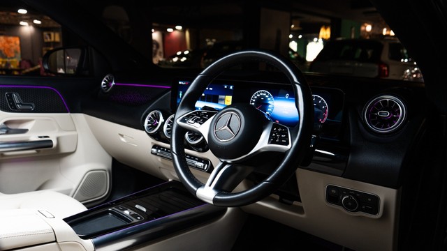 Second-hand 2024 Mercedes-Benz GLA 200 for sale in New Delhi-5