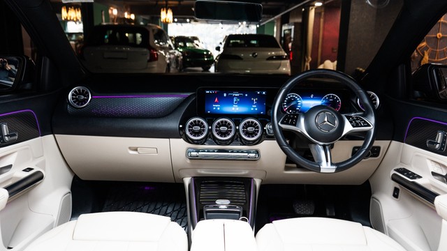 Second-hand 2024 Mercedes-Benz GLA 200 for sale in New Delhi-6