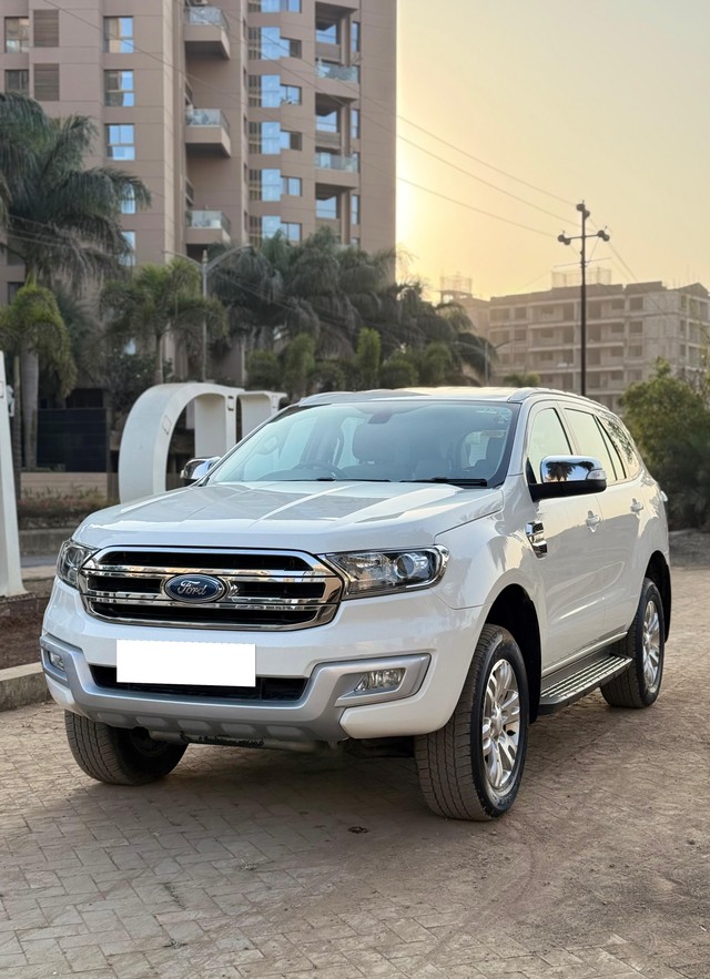 Second-hand 2016 Ford Endeavour 3.2 Trend AT 4X4 for sale in Nashik-3