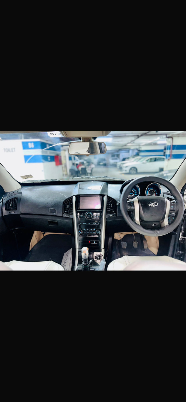 Mahindra XUV500 W7 BSIV Second-hand 2018 Mahindra XUV500 W7 BSIV for sale in Pune-4