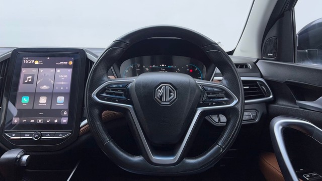 Second-hand 2022 MG Hector Plus 1.5 Turbo Sharp Pro 7 Str BSVI for sale in New Delhi-27