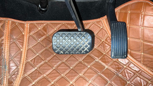 Second-hand 2022 MG Hector Plus 1.5 Turbo Sharp Pro 7 Str BSVI for sale in New Delhi-14