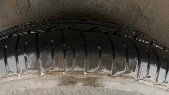 Second-hand 2014 Hyundai i10 Magna 1.1L for sale in Greater Noida-29