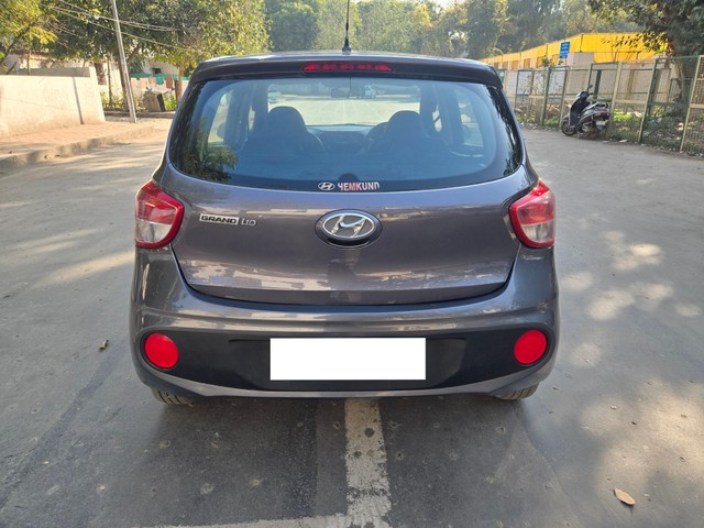 Second-hand 2018 Hyundai Grand i10 1.2 Kappa Magna BSIV for sale in New Delhi-2