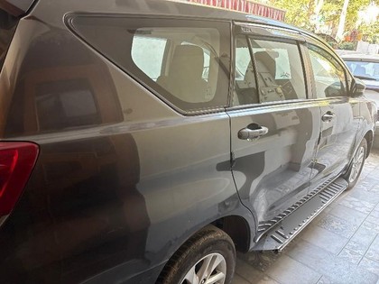 Second-hand 2017 Toyota Innova Crysta 2.4 G MT BSIV for sale in Gurgaon