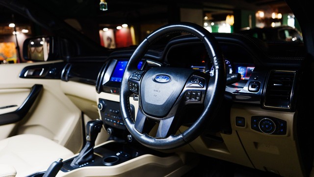 Second-hand 2021 Ford Endeavour Titanium Plus 4X4 AT for sale in New Delhi-16