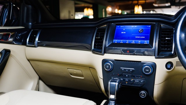 Second-hand 2021 Ford Endeavour Titanium Plus 4X4 AT for sale in New Delhi-14