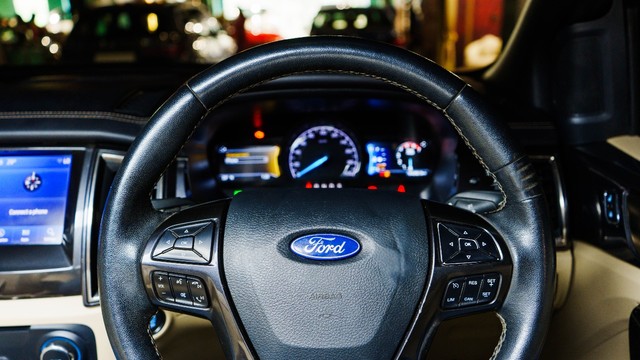 Second-hand 2021 Ford Endeavour Titanium Plus 4X4 AT for sale in New Delhi-8