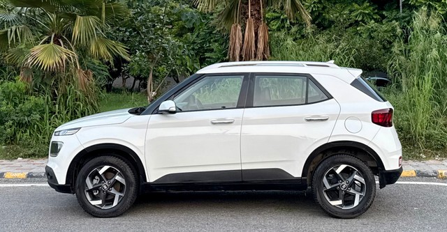 Second-hand 2020 Hyundai Venue SX Plus Turbo DCT DT for sale in New Delhi-3