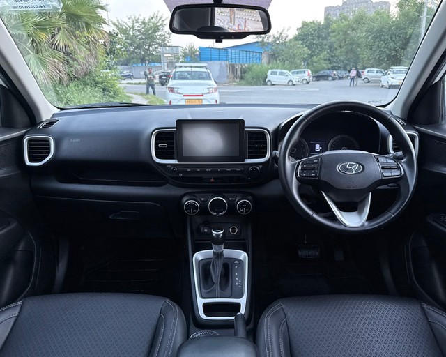 Second-hand 2020 Hyundai Venue SX Plus Turbo DCT DT for sale in New Delhi-11