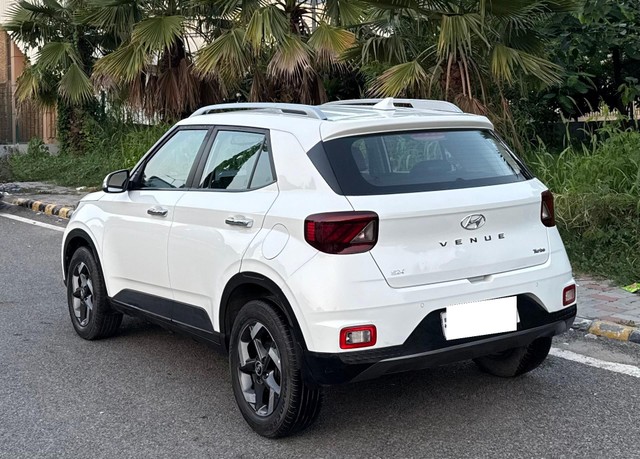 Second-hand 2020 Hyundai Venue SX Plus Turbo DCT DT for sale in New Delhi-8