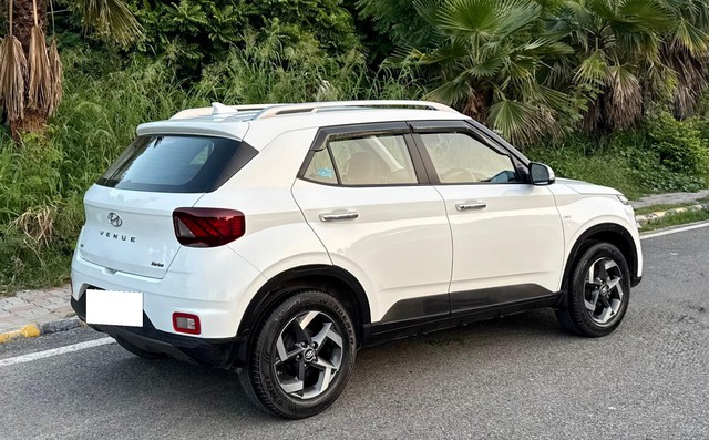 Second-hand 2020 Hyundai Venue SX Plus Turbo DCT DT for sale in New Delhi-1