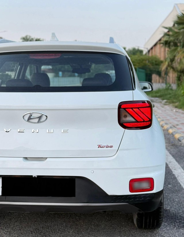 Second-hand 2020 Hyundai Venue SX Plus Turbo DCT DT for sale in New Delhi-2