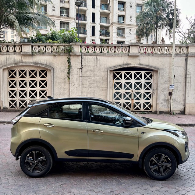 Second-hand 2023 Tata Nexon XZA Plus LUXS Kaziranga AMT BSVI for sale in Thane-1