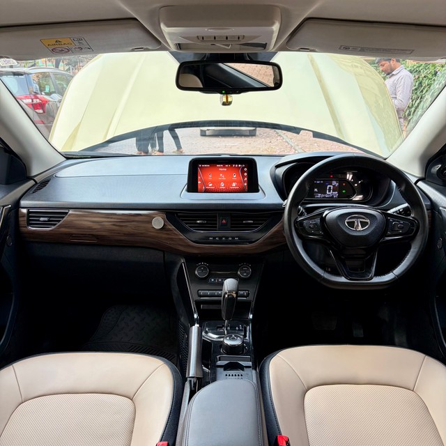 Second-hand 2023 Tata Nexon XZA Plus LUXS Kaziranga AMT BSVI for sale in Thane-18