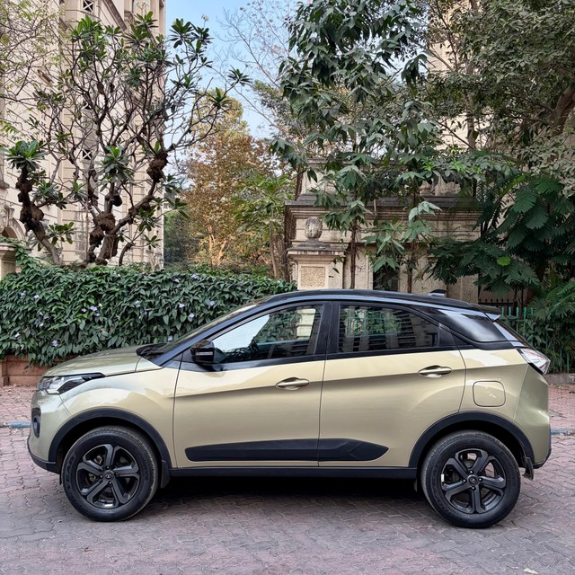 Second-hand 2023 Tata Nexon XZA Plus LUXS Kaziranga AMT BSVI for sale in Thane-5