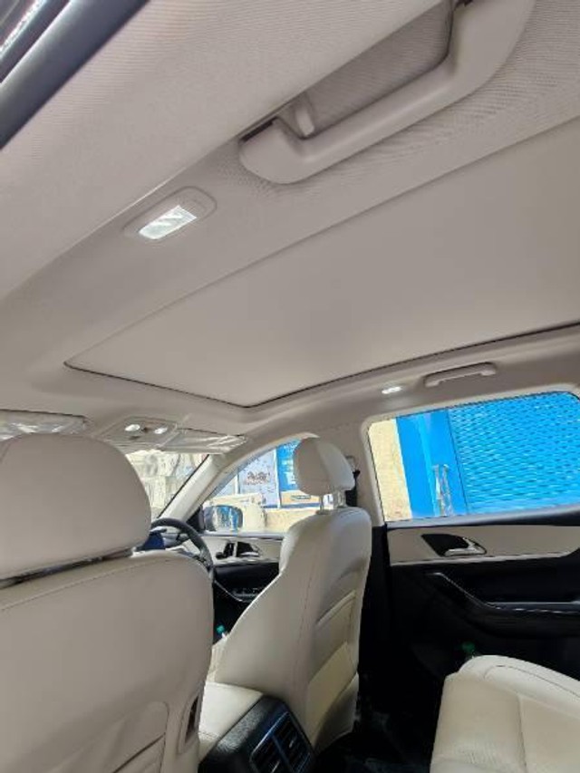 Second-hand 2024 Mahindra XUV700 AX7 7Str AT for sale in Greater Noida-7