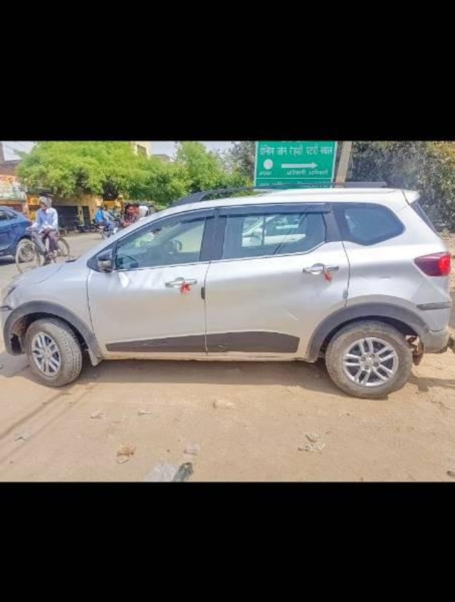 Second-hand 2022 Renault Triber RXT BSVI for sale in Auraiya-2