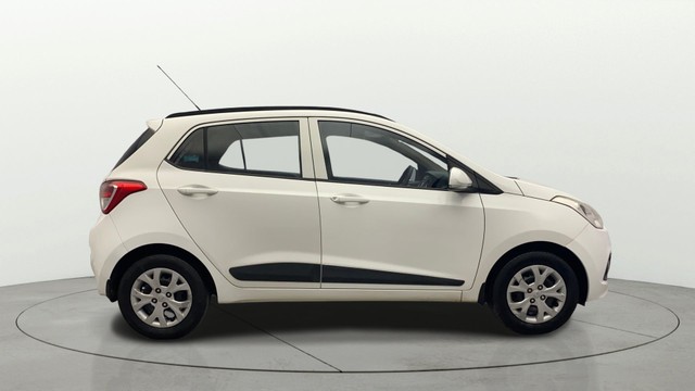 Second-hand 2015 Hyundai Grand i10 Sportz for sale in Kochi-1