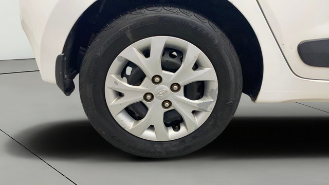 Second-hand 2015 Hyundai Grand i10 Sportz for sale in Kochi-24