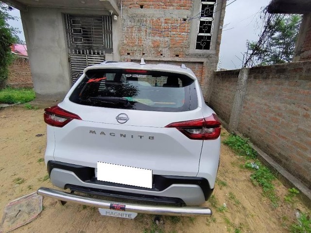 Second-hand 2024 Nissan Magnite Kuro MT for sale in Garhwa-1