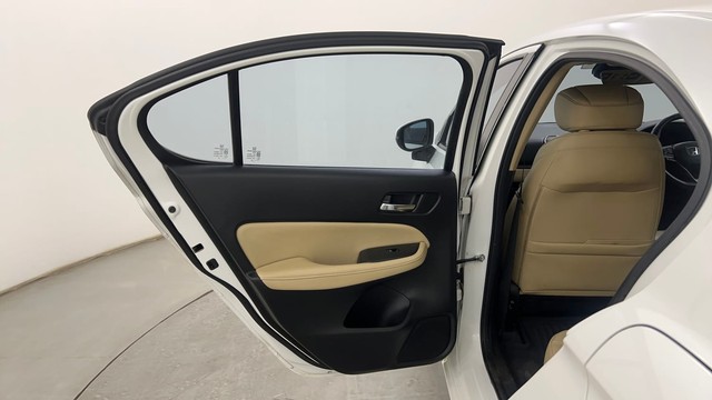 Second-hand 2023 Honda City ZX MT for sale in Pune-29