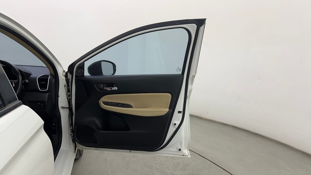 Second-hand 2023 Honda City ZX MT for sale in Pune-16