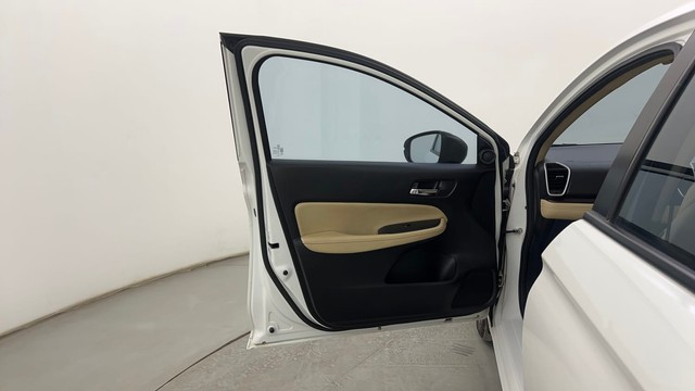 Second-hand 2023 Honda City ZX MT for sale in Pune-23