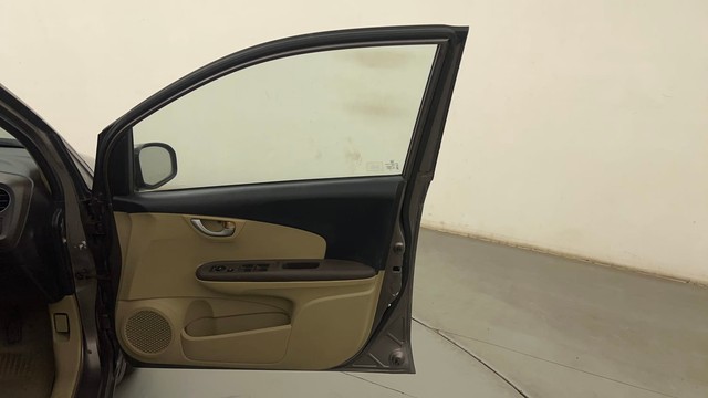 Second-hand 2013 Honda Brio VX AT for sale in Mumbai-16