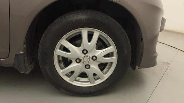 Second-hand 2013 Honda Brio VX AT for sale in Mumbai-17