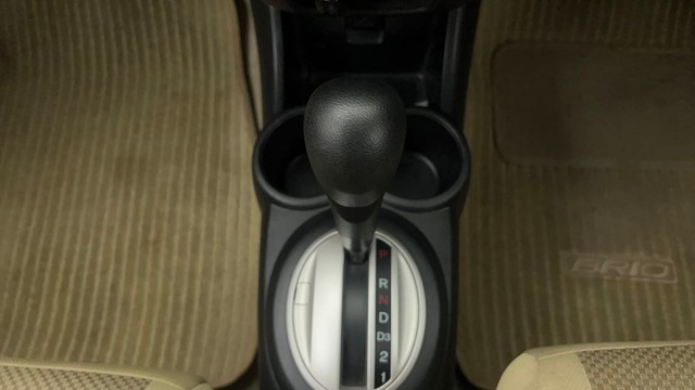 Second-hand 2013 Honda Brio VX AT for sale in Mumbai-12