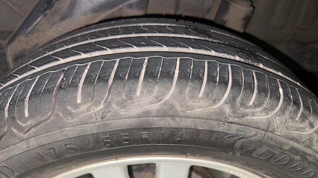 Second-hand 2013 Honda Brio VX AT for sale in Mumbai-32