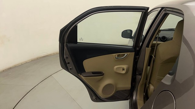 Second-hand 2013 Honda Brio VX AT for sale in Mumbai-38