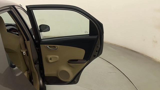 Second-hand 2013 Honda Brio VX AT for sale in Mumbai-36