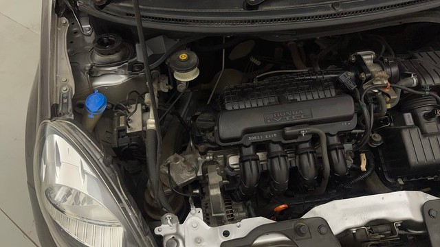 Second-hand 2013 Honda Brio VX AT for sale in Mumbai-26