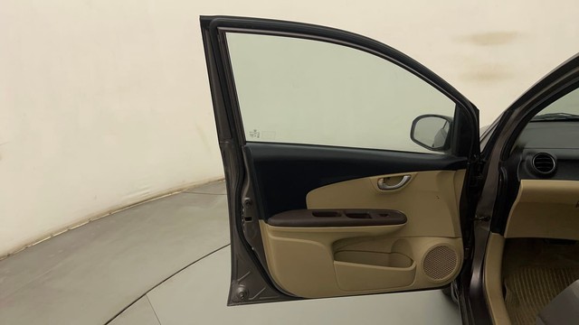 Second-hand 2013 Honda Brio VX AT for sale in Mumbai-23