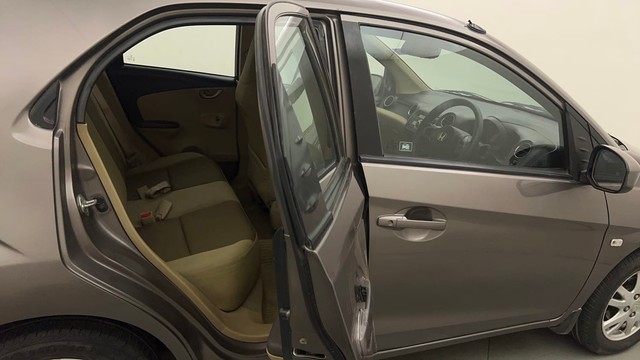 Second-hand 2013 Honda Brio VX AT for sale in Mumbai-25