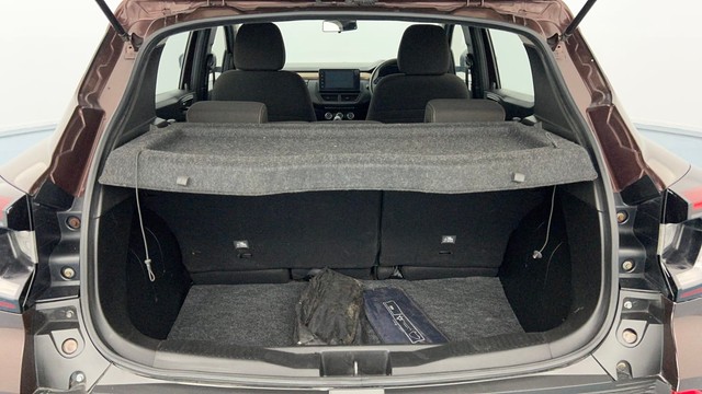 Second-hand 2022 Renault Kiger RXT for sale in Lucknow-9