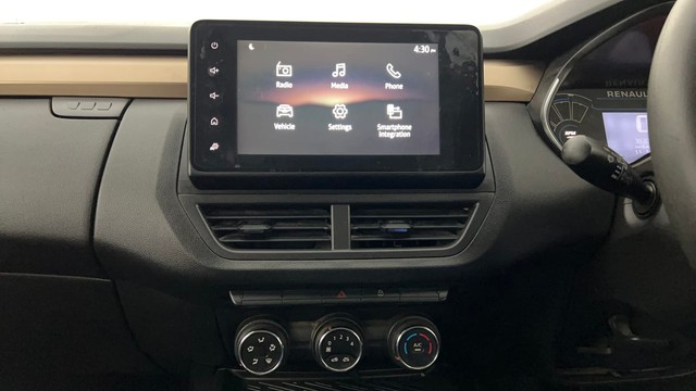 Second-hand 2022 Renault Kiger RXT for sale in Lucknow-31