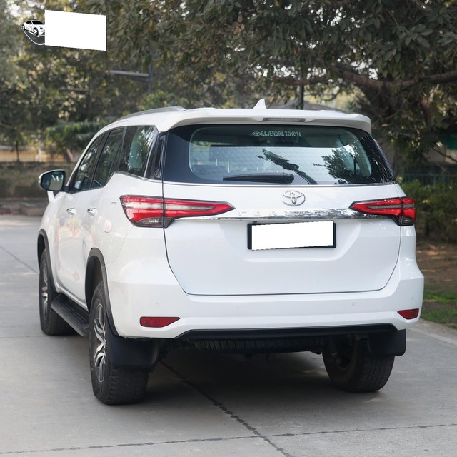 Second-hand 2023 Toyota Fortuner 4X2 Diesel AT for sale in New Delhi-4