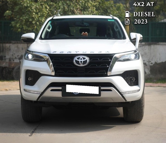 Second-hand 2023 Toyota Fortuner 4X2 Diesel AT for sale in New Delhi-2