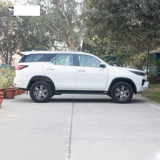 Second-hand 2023 Toyota Fortuner 4X2 Diesel AT for sale in New Delhi-1