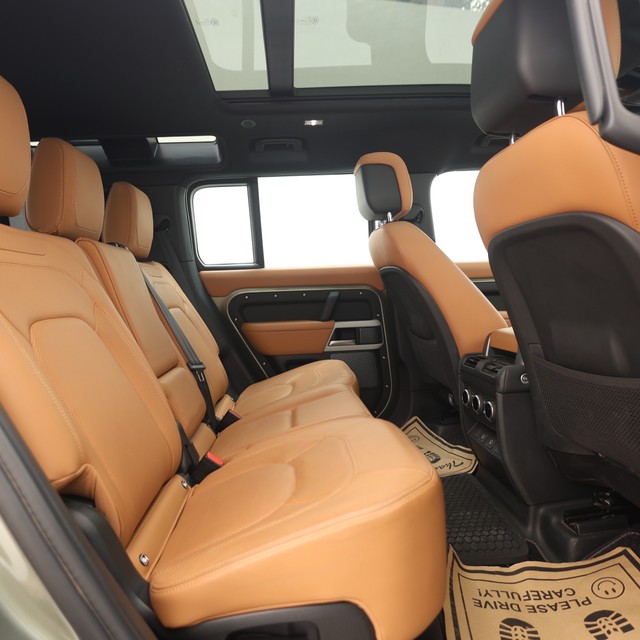 Second-hand 2024 Land Rover Defender 2.0 110 HSE for sale in New Delhi-10