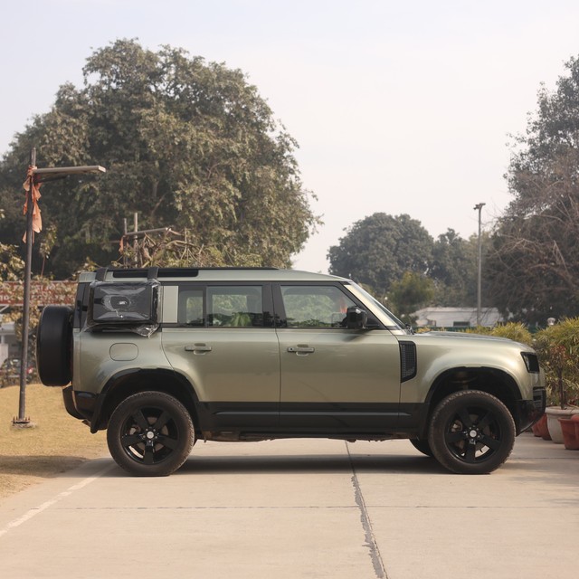 Second-hand 2024 Land Rover Defender 2.0 110 HSE for sale in New Delhi-1